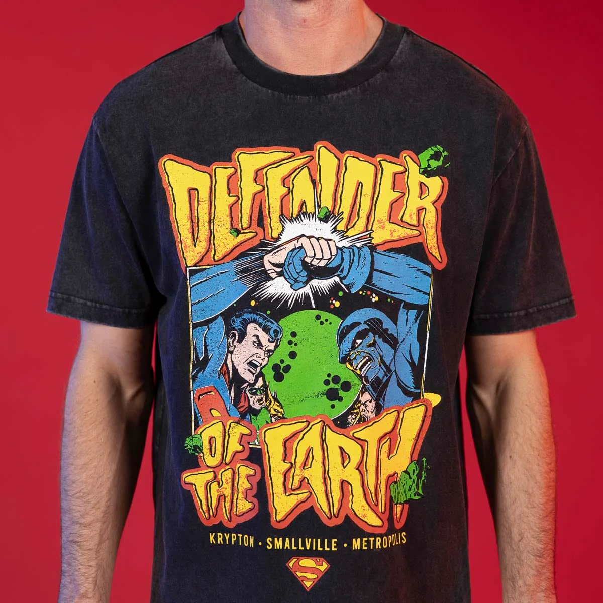 Superman™ "Defender of the Earth" – Vintage Crewneck Tee - Image 2